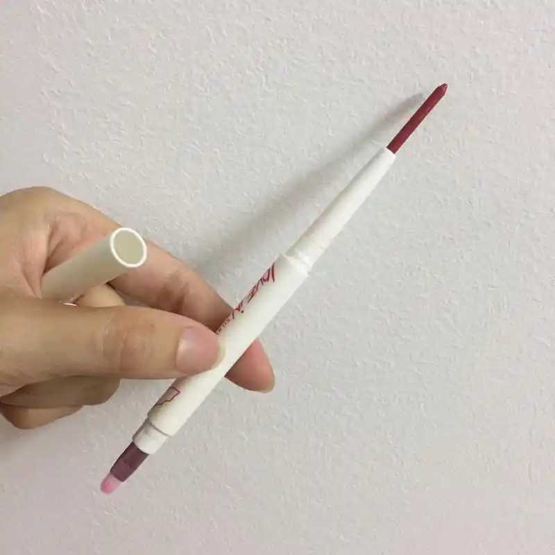 遮瑕笔和修容笔一样吗 遮瑕笔和修容笔一样吗