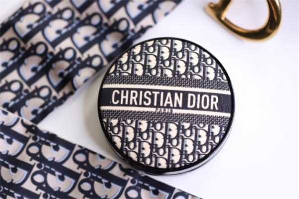 迪奥老花气垫色号怎么选？迪奥老花气垫好用吗