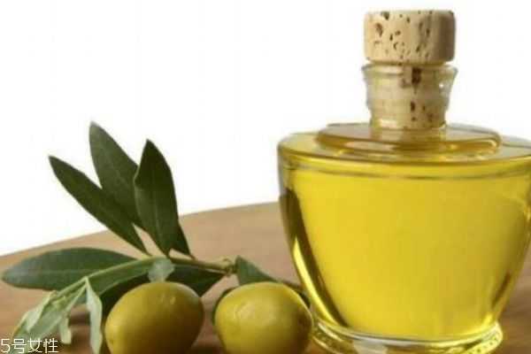 橄榄油可以去黑眼圈吗 巧用橄榄油