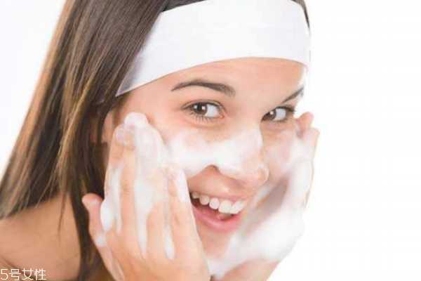 牙膏洗脸有什么好处和坏处