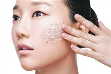 爽肤水不吸收怎么回事？提升爽肤水吸收效果的技巧