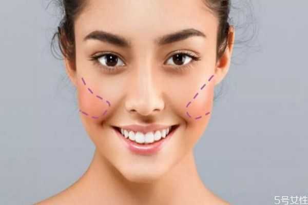 腮红有哪些使用技巧？使用腮红有哪些误区