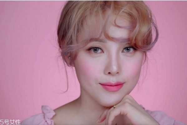 戴着美瞳睡觉会怎么样？安全佩戴隐形眼镜需要注意