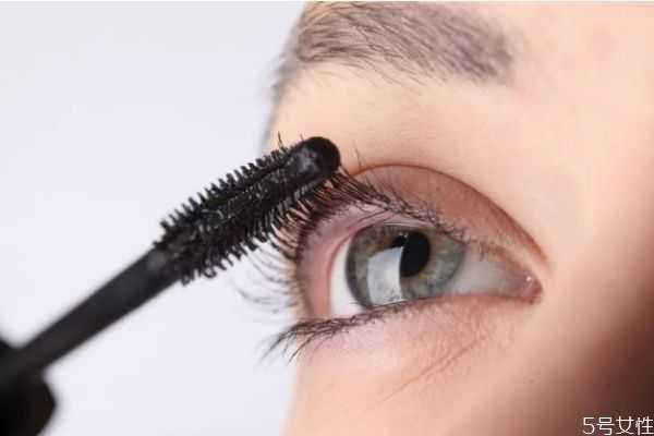 种睫毛可以涂睫毛膏吗？睫毛膏的使用误区