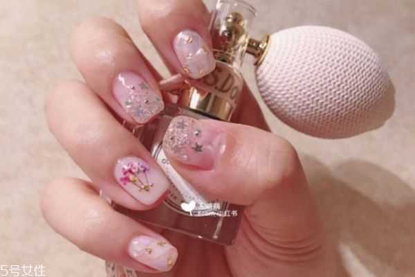 2024年抖音最火的美甲 今年最流行的美甲图片