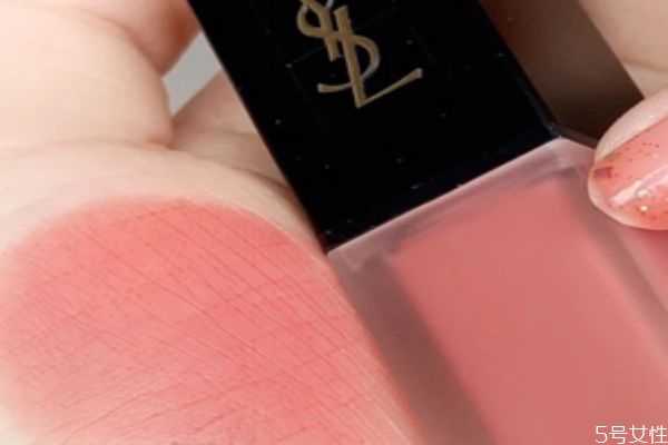 ysl黑盖丝绒唇釉204好看吗?ysl黑盖哑光唇釉204试色 ysl黑盖丝绒唇釉204好看吗?ysl黑盖哑光唇釉204试色