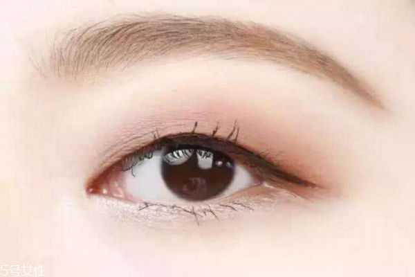 内双的人怎么画眼线