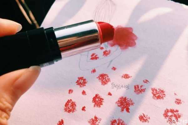 口红过期还能用吗?用了过期的口红会怎么样呢 口红过期还能用吗?用了过期的口红会怎么样呢