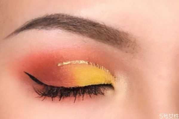 暖黄色眼妆怎么画？黄色眼影画法步骤