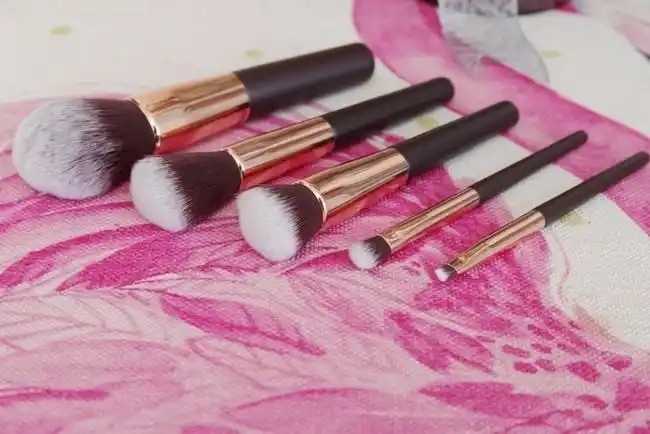 平头眼线刷怎么用