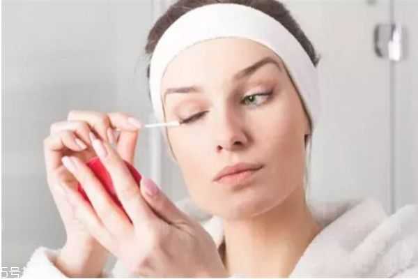 怎么卸睫毛膏？教你如何卸掉睫毛膏