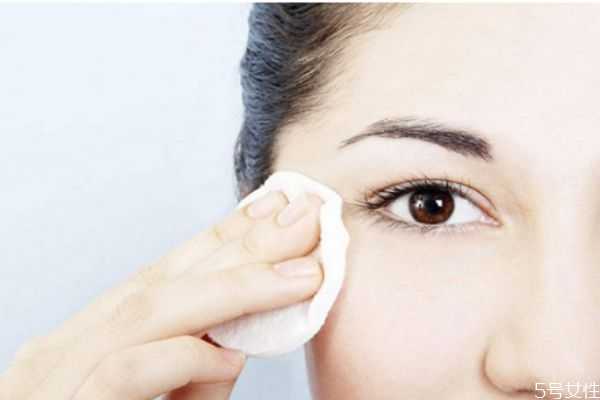 干性皮肤适合哪种卸妆？卸妆到底买水好还是油好