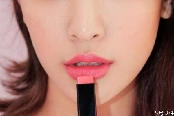 玫瑰豆沙色口红显老吗?玫瑰豆沙色口红适合什么肤色 玫瑰豆沙色口红显老吗?玫瑰豆沙色口红适合什么肤色