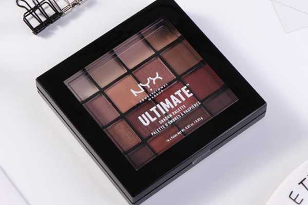 什么牌子的眼影好不脱妆 什么牌子的眼影好不脱妆