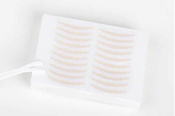 双眼皮贴在化妆的哪个步骤使用 双眼皮的化妆步骤