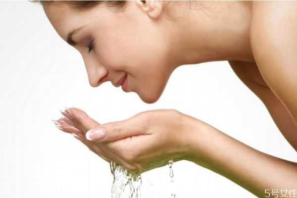 鼻子上起皮是怎么回事?皮肤起皮什么原因 鼻子上起皮是怎么回事?皮肤起皮什么原因