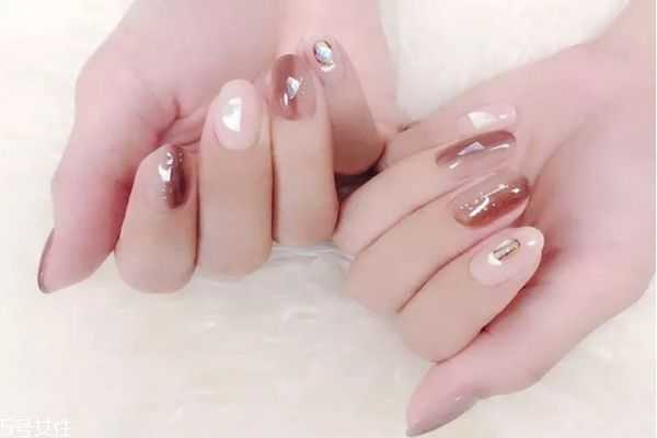 美甲店都用什么指甲油？美甲店用的都是什么牌子的指甲油