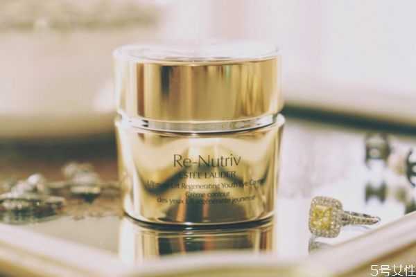 使用眼霜会不会长斑?眼霜可以淡化斑点吗 使用眼霜会不会长斑?眼霜可以淡化斑点吗