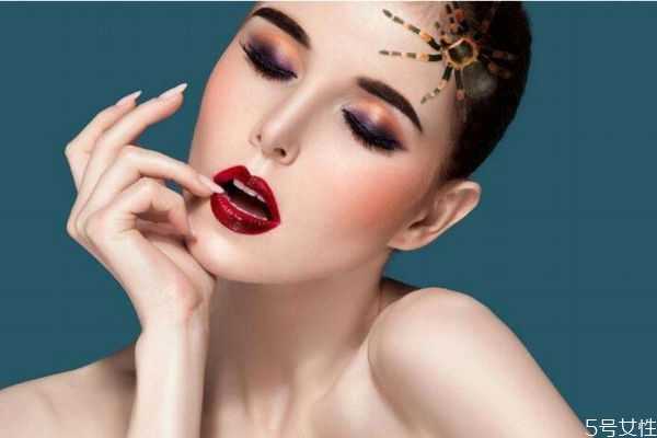 刚做完隆鼻可以化妆吗?什么人群不能化妆呢 刚做完隆鼻可以化妆吗?什么人群不能化妆呢