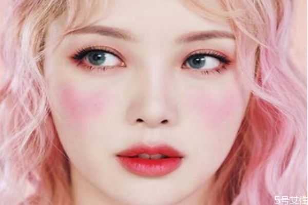 怎么使用腮红画出清爽小女生？腮红怎么使用比较好