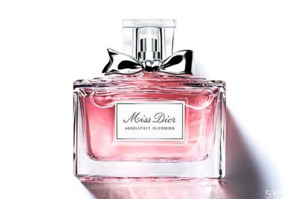 香水喷多了怎么快速去除 如何快速去除身上的香水味