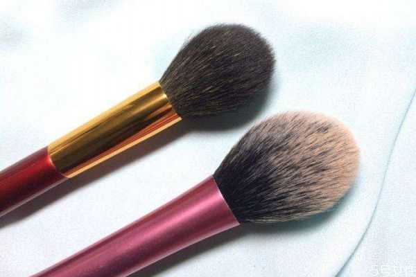 没有刷子怎么上腮红？徒手上腮红的方法