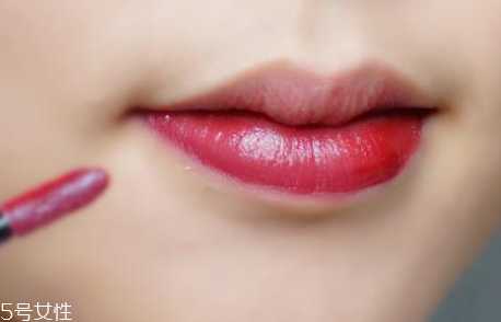 唇釉怎么用？唇釉怎么涂均匀