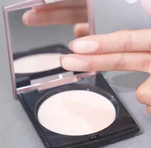 粉饼和遮瑕膏先用哪个