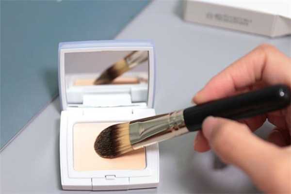 毛戈平高光粉膏可以全脸用吗？和粉底膏有什么区别