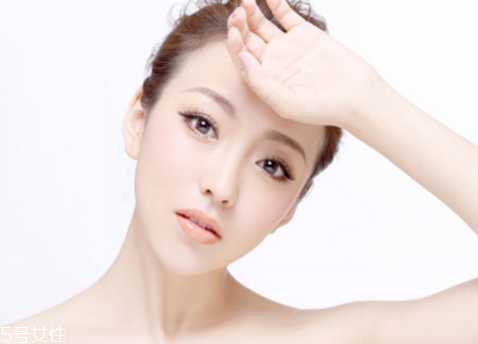 夏天护肤品要放冰箱吗