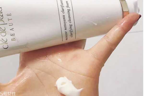 混油皮适合什么护肤品 护肤注意4点才不油腻