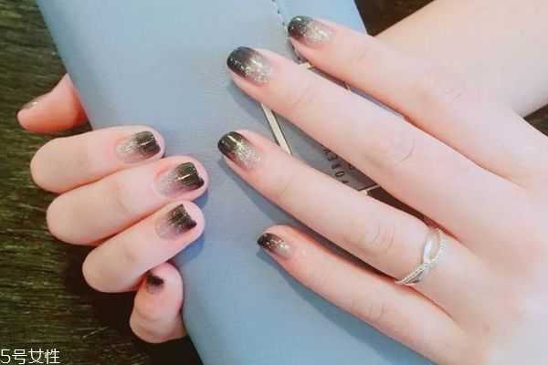 哪种指甲油不容易掉 怎么擦指甲油不会掉