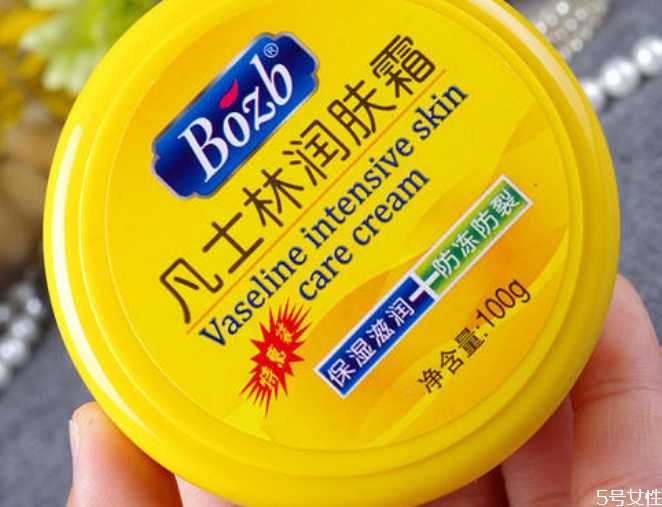 凡士林润肤霜能擦脸吗?凡士林润肤霜可以祛痘印吗 凡士林润肤霜能擦脸吗?凡士林润肤霜可以祛痘印吗