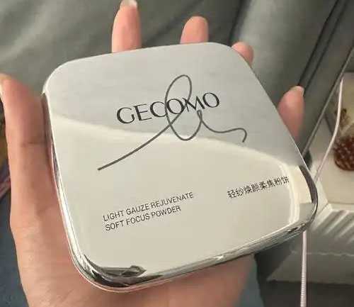 粉饼是涂抹还是按压