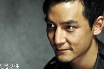 男生熬夜后怎么护肤