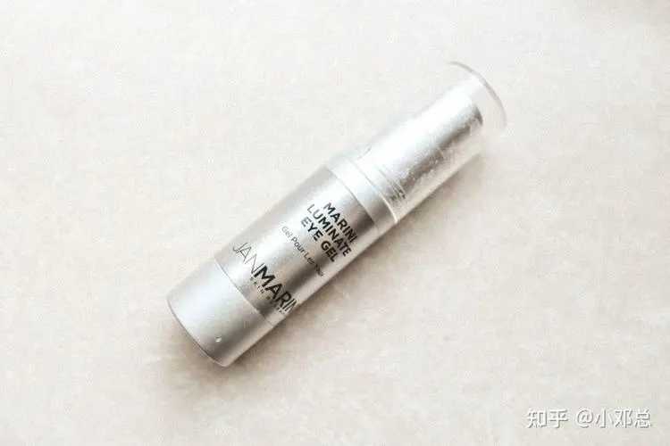 眼霜和眼胶的区别