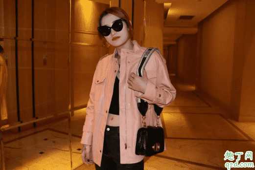 皮衣怎么穿搭 女生秋冬季皮衣搭配技巧6