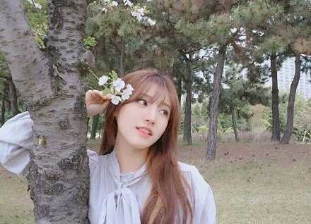 软萌的咖啡色长卷发图片 咖啡色发型图片大全 软萌的咖啡色长卷发图片 咖啡色发型图片大全