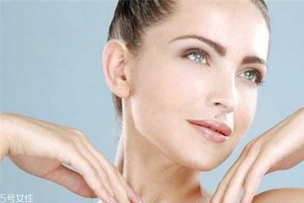 冬天油性皮肤用什么护肤品