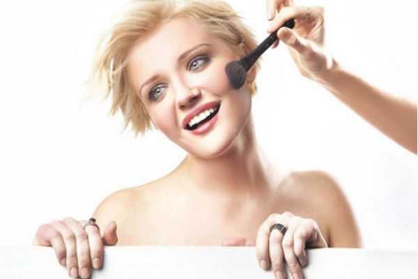 隔离用手还是粉扑？隔离霜用什么涂均匀