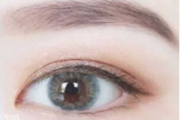 蓝色美瞳配什么眼影？蓝色美瞳适合什么眼妆