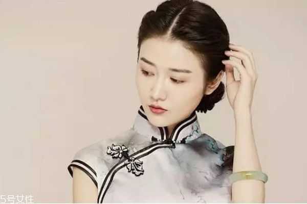 旗袍妆眼影画法