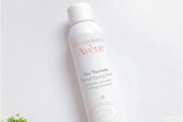 补水喷雾是用在哪个护肤步骤?先喷雾还是爽肤水 补水喷雾是用在哪个护肤步骤?先喷雾还是爽肤水