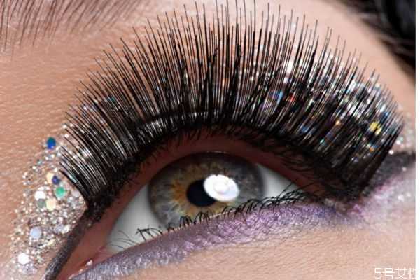 假睫毛贴多了会怎么样？贴假睫毛有害吗
