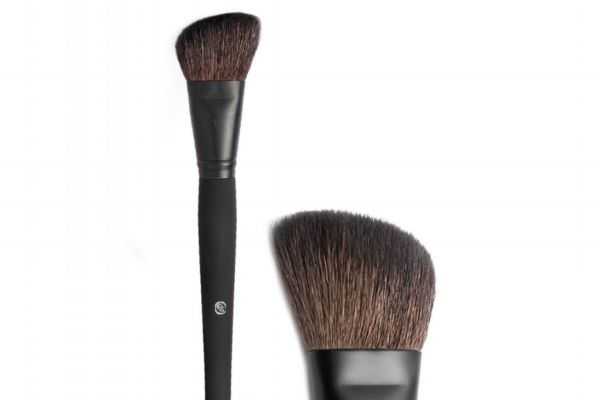 没有刷子怎么上腮红？徒手上腮红的方法