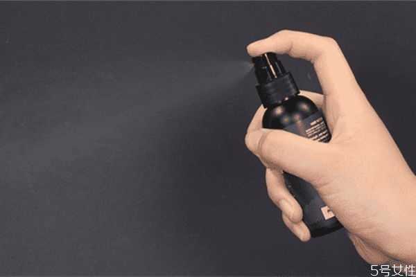 定妆喷雾为什么能定妆?定妆喷雾使用建议 定妆喷雾为什么能定妆?定妆喷雾使用建议