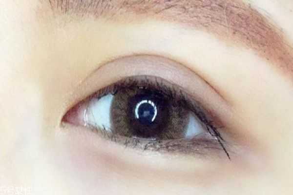 美瞳会不会伤害眼睛 化妆戴美瞳的注意事项