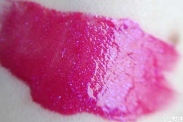 唇釉颜色太深怎么调？唇釉颜色太重怎么办