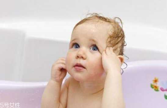 为什么洗澡后皮肤干燥 洗澡后皮肤干燥起皮原因