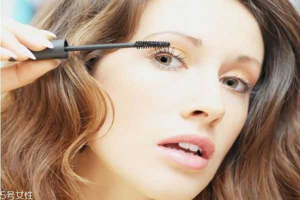刷睫毛有哪些技巧？刷睫毛的注意事项